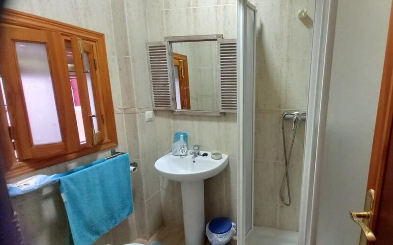 3 спальная комната городская тюрьма продается