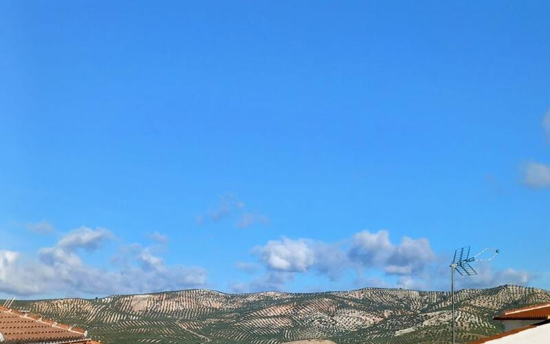 3 спальная комната городская тюрьма продается