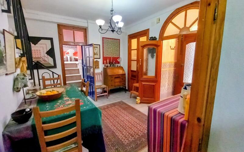 3 спальная комната городская тюрьма продается