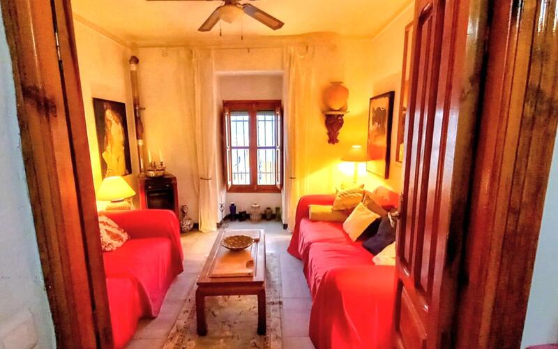 3 спальная комната городская тюрьма продается