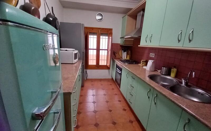 3 спальная комната городская тюрьма продается