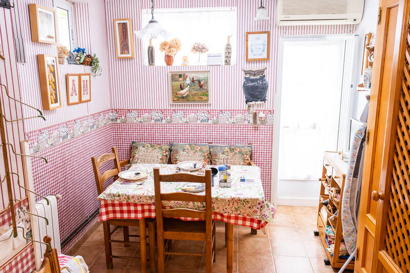 4 bedroom Townhouse for sale