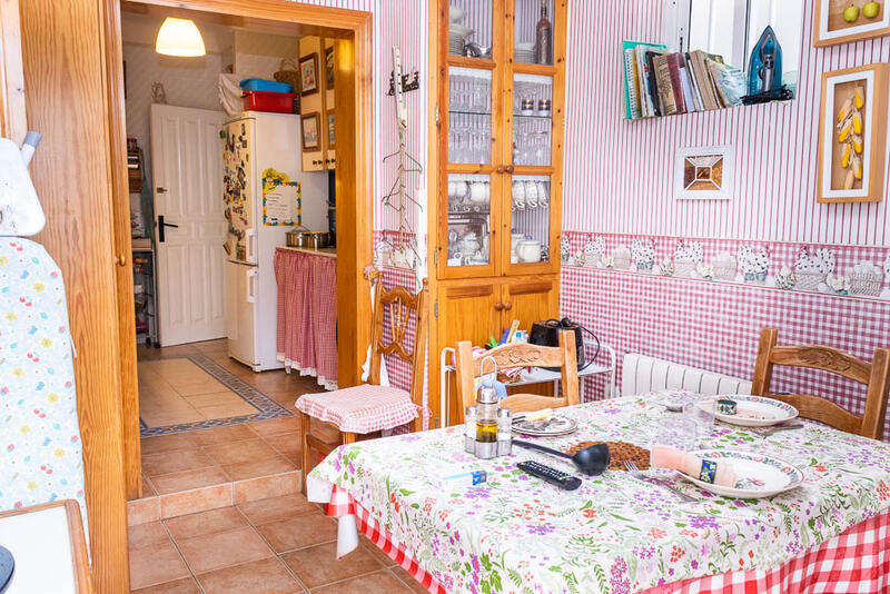 4 bedroom Townhouse for sale