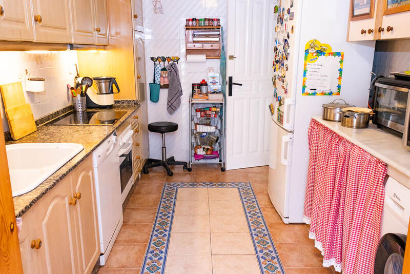 4 bedroom Townhouse for sale