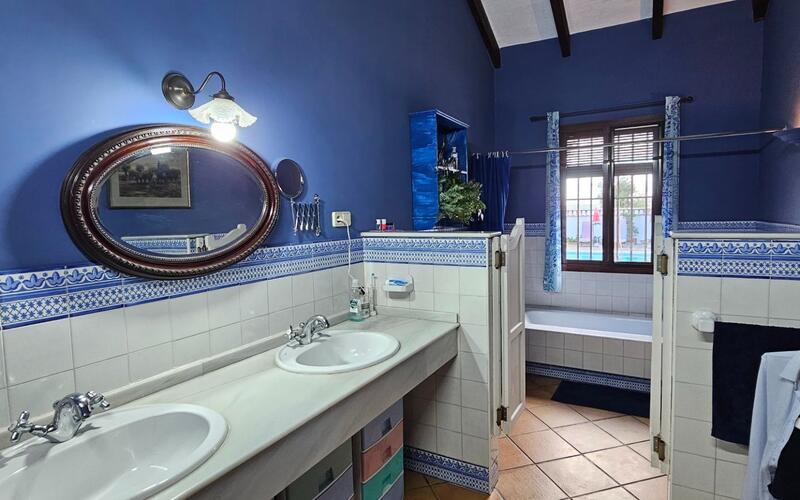 4 soverom Forretningseiendom til salgs 4 soverom Forretningseiendom til salgs