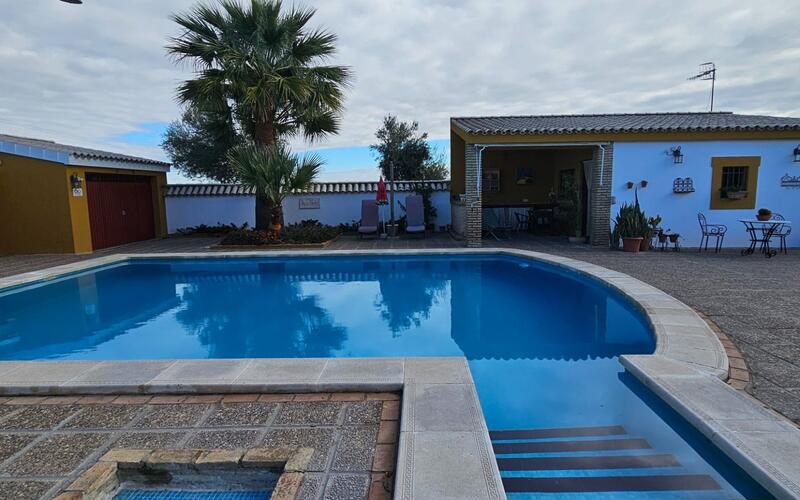 4 soverom Forretningseiendom til salgs 4 soverom Forretningseiendom til salgs