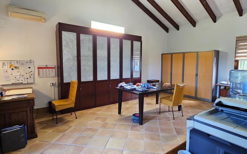 4 soverom Forretningseiendom til salgs 4 soverom Forretningseiendom til salgs