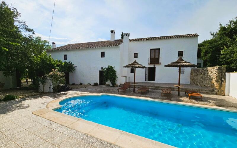 4 спальная комната Деревенский Дом продается 4 спальная комната Деревенский Дом продается