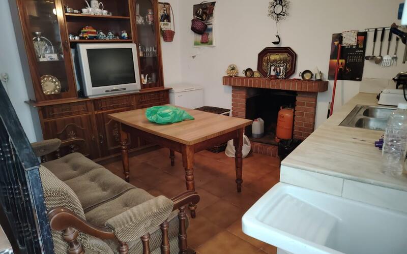 4 bedroom Townhouse for sale