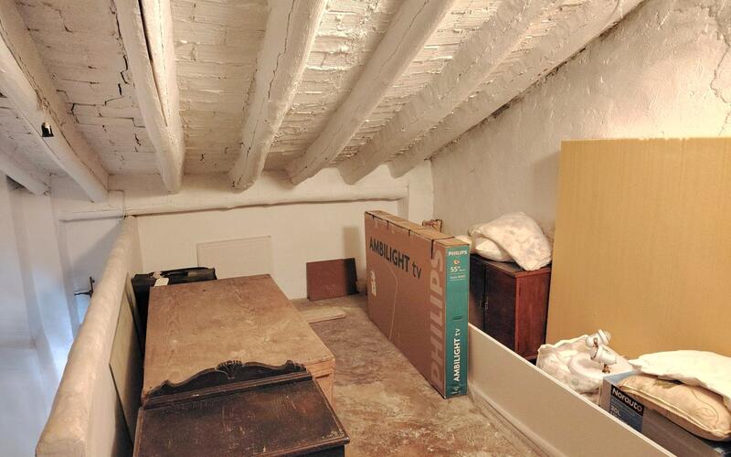 3 спальная комната городская тюрьма продается