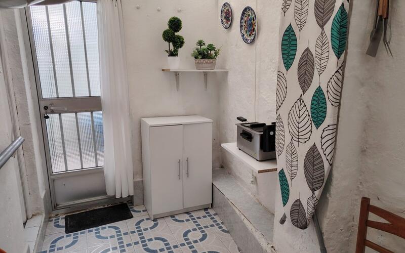 3 спальная комната городская тюрьма продается