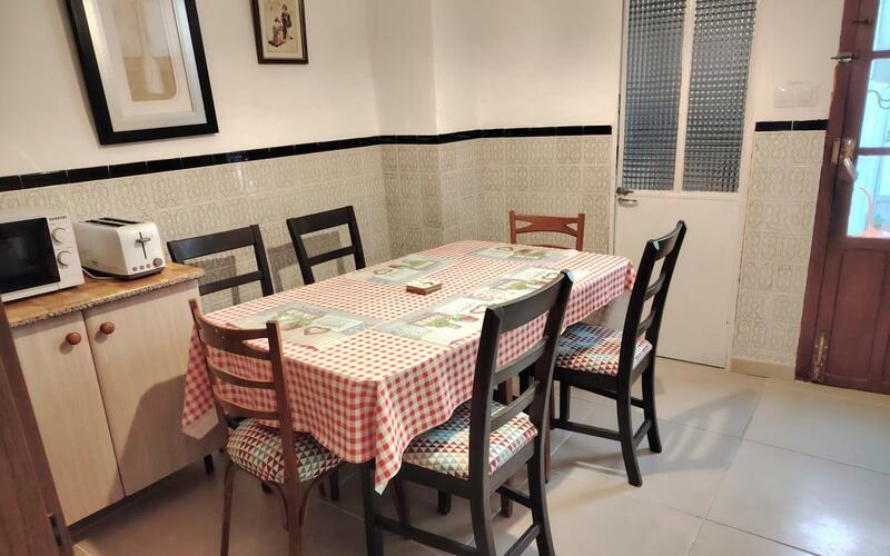 3 спальная комната городская тюрьма продается