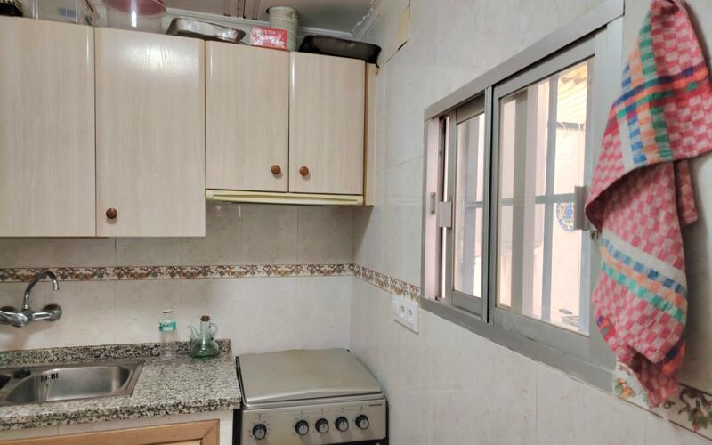 3 спальная комната городская тюрьма продается