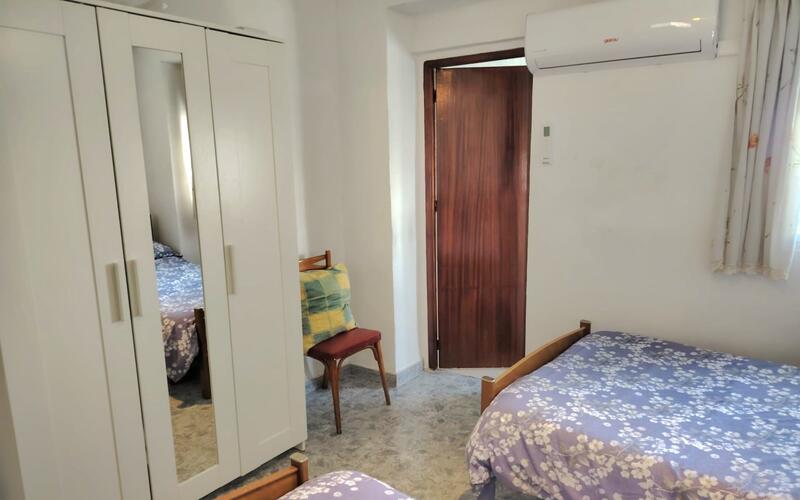 3 спальная комната городская тюрьма продается