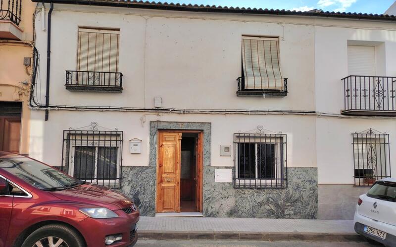 4 bedroom Townhouse for sale