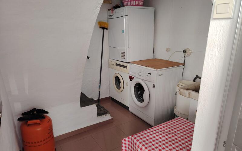 4 bedroom Townhouse for sale