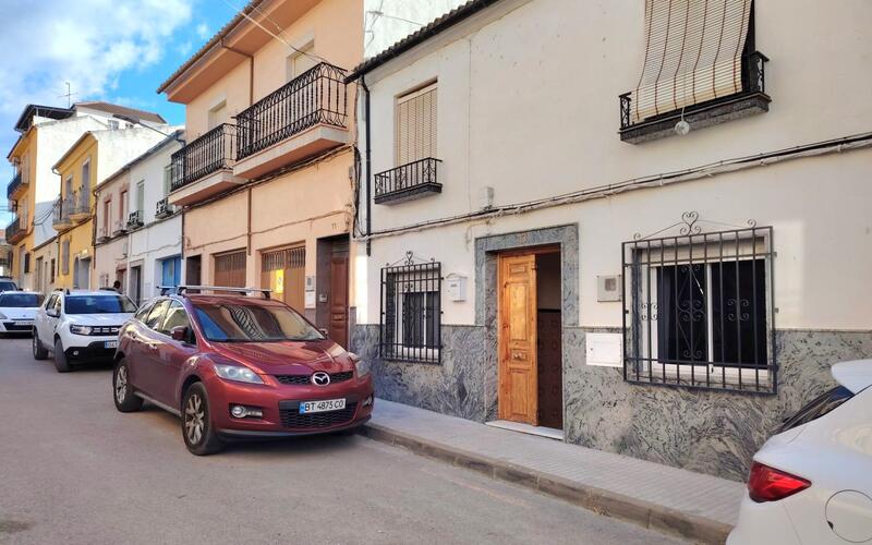 4 bedroom Townhouse for sale