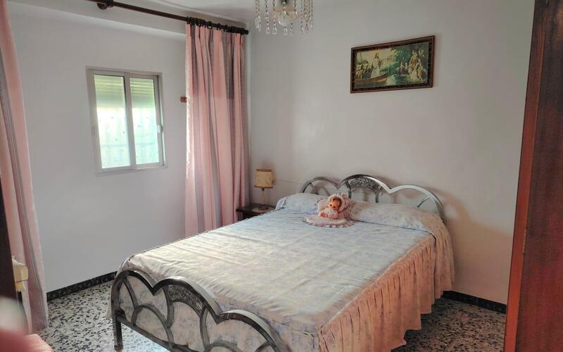 4 bedroom Townhouse for sale