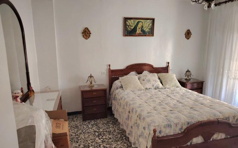 4 bedroom Townhouse for sale