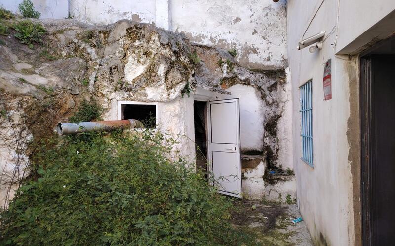 4 slaapkamer Gezinswoning Te koop 4 slaapkamer Gezinswoning Te koop