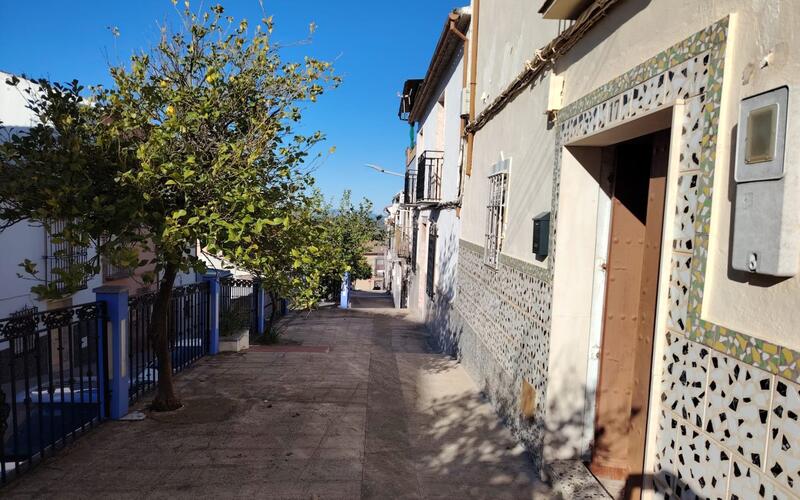 4 slaapkamer Gezinswoning Te koop 4 slaapkamer Gezinswoning Te koop