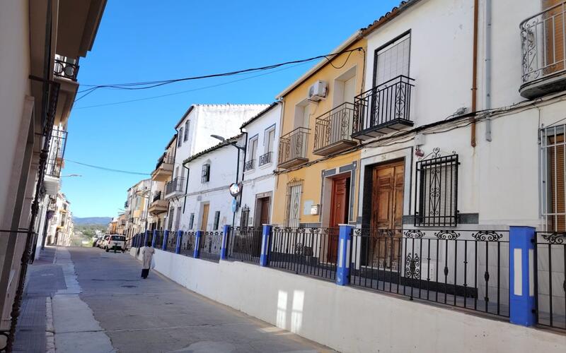 2 slaapkamer Gezinswoning Te koop