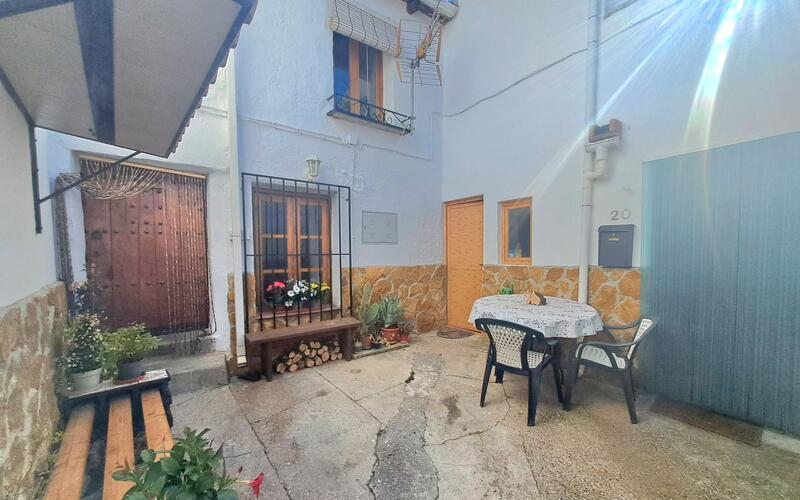 3 bedroom Townhouse for sale