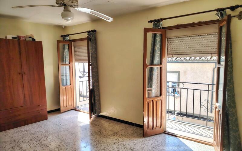 5 slaapkamer Gezinswoning Te koop 5 slaapkamer Gezinswoning Te koop