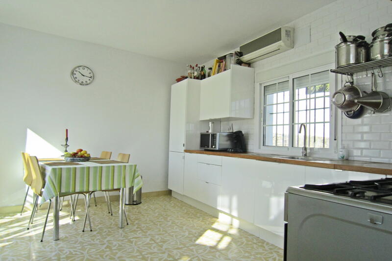 3 bedroom Townhouse for sale