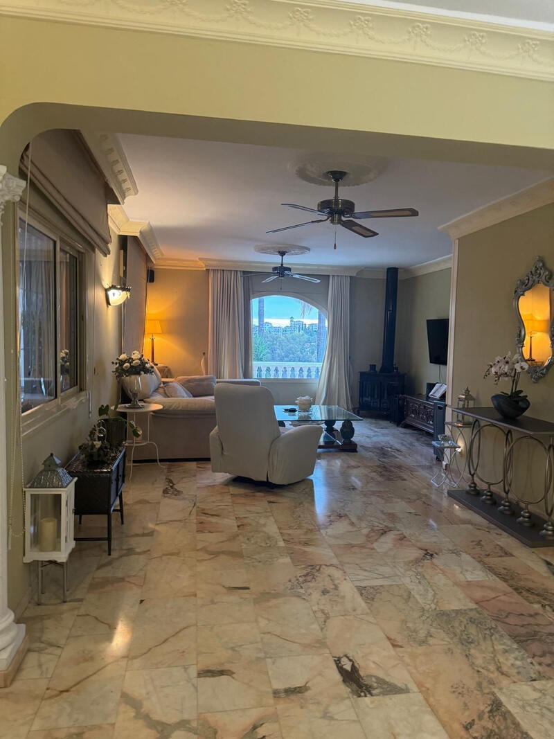 4 Cuarto Villa en venta