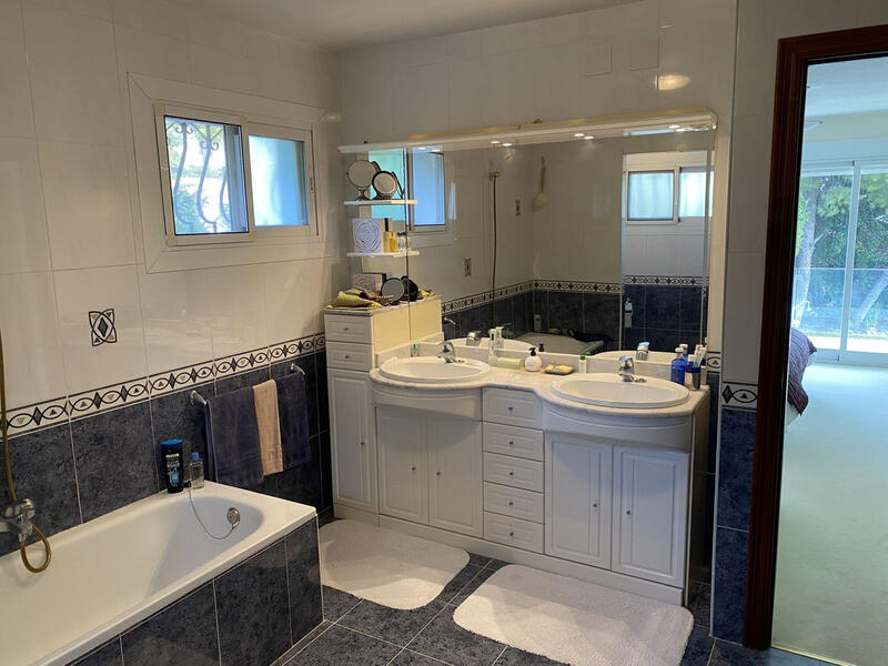 4 Schlafzimmer Villa zu verkaufen