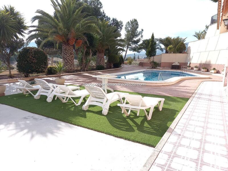 Villa en venta en Monóvar, Alicante