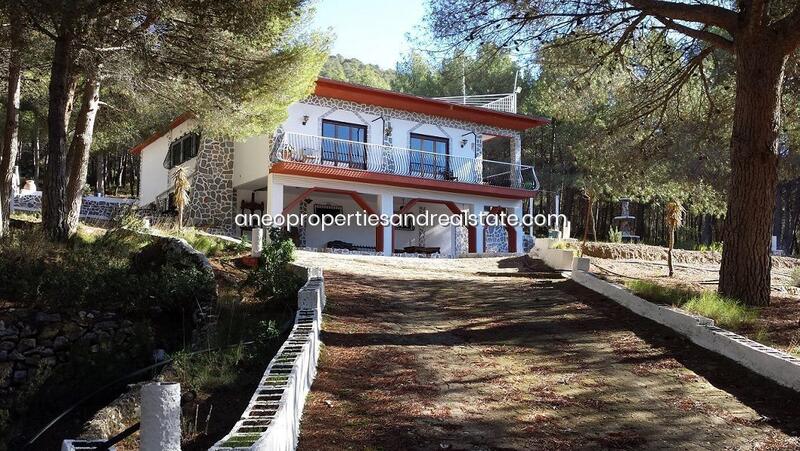 Villa for sale in Castalla, Alicante