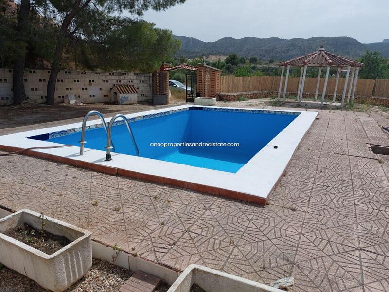 Villa à vendre dans Monóvar, Alicante