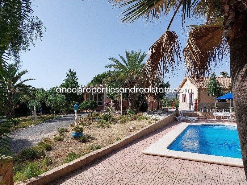 6 bedroom Villa for sale