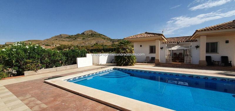 Villa en venta en Sax, Alicante