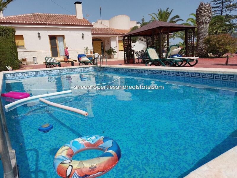 Villa for sale in Monóvar, Alicante