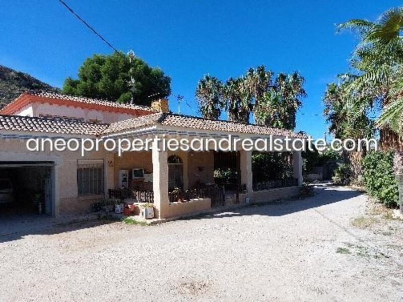 Villa for sale in Monóvar, Alicante