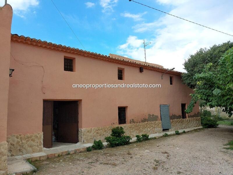 Villa à vendre dans Monóvar, Alicante