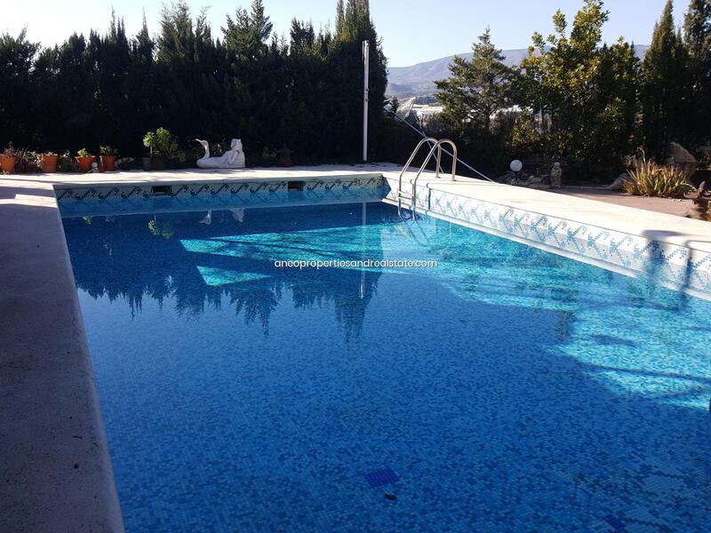 Villa for sale in Elda, Alicante