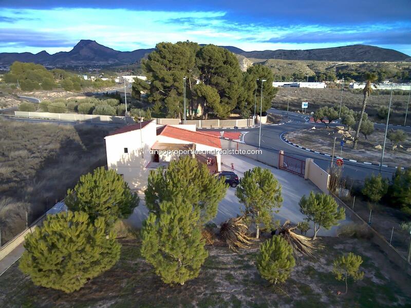 Villa zu verkaufen in Elda, Alicante