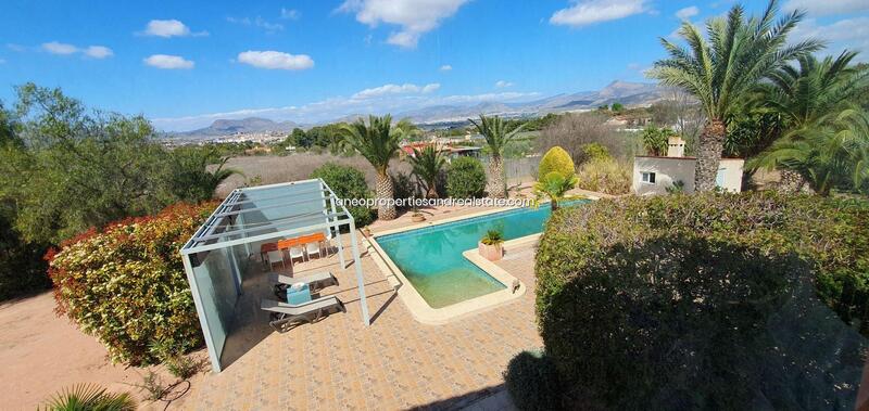 Villa en venta en Monóvar, Alicante