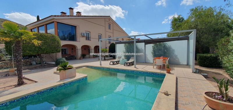 5 bedroom Villa for sale