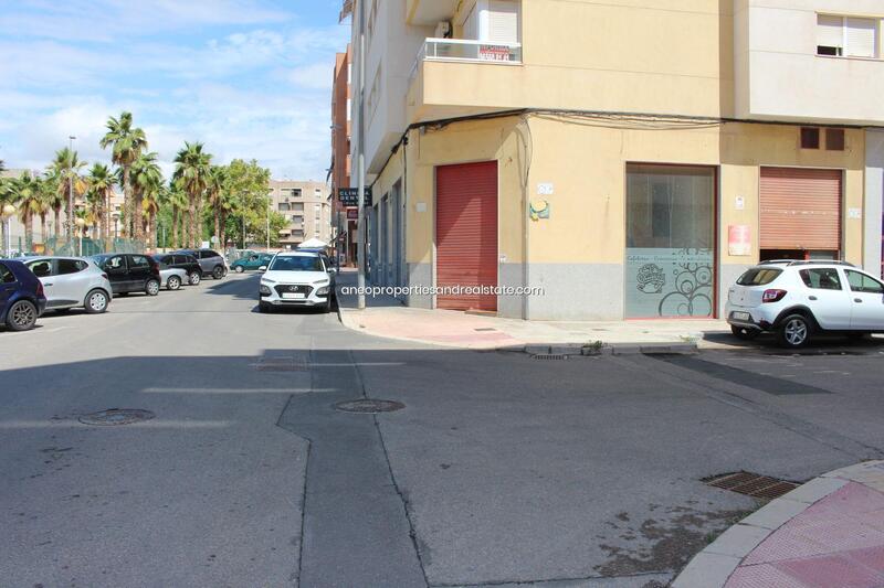 Local Comercial para alquiler a largo plazo en Novelda, Alicante