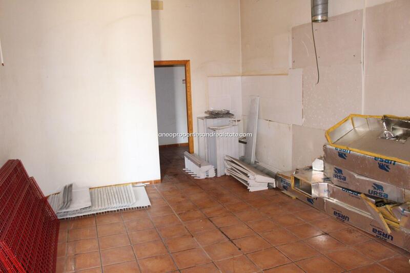 1 bedroom Commercial Property for Long Term Rent