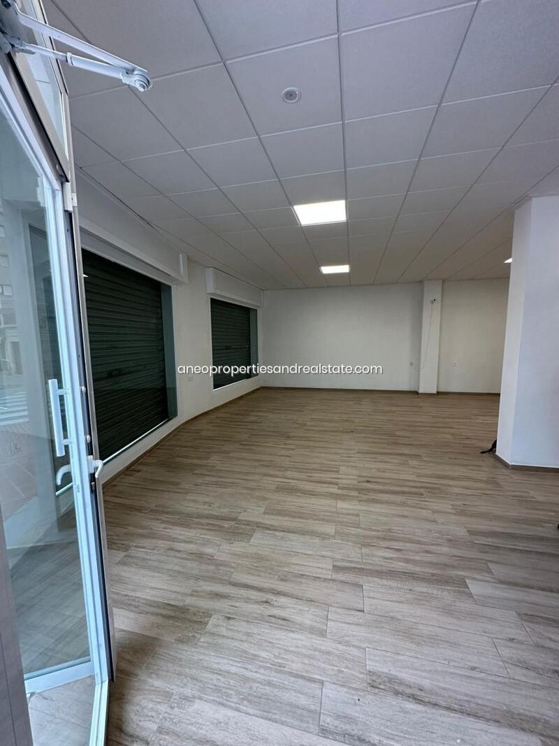 1 bedroom Commercial Property for Long Term Rent