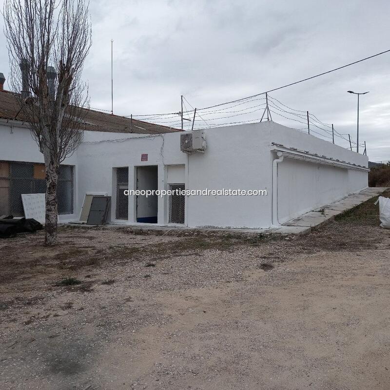 Commercial Property for Long Term Rent in Monóvar, Alicante