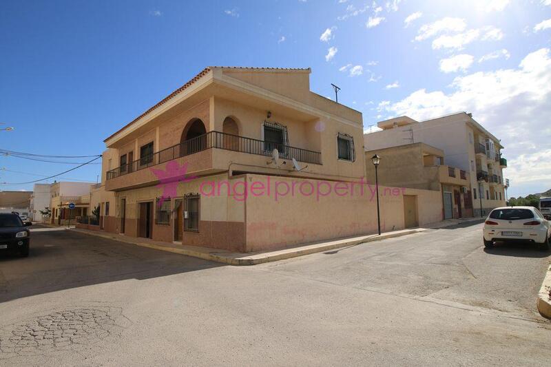 Rekkehus til salgs i Turre, Almería