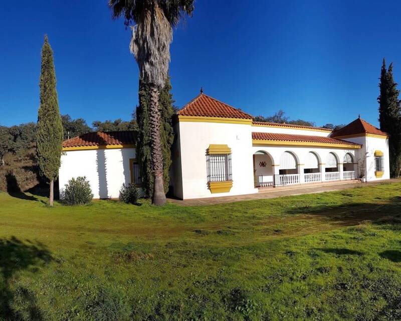 Landhuis Te koop in Higuera de la Sierra, Huelva