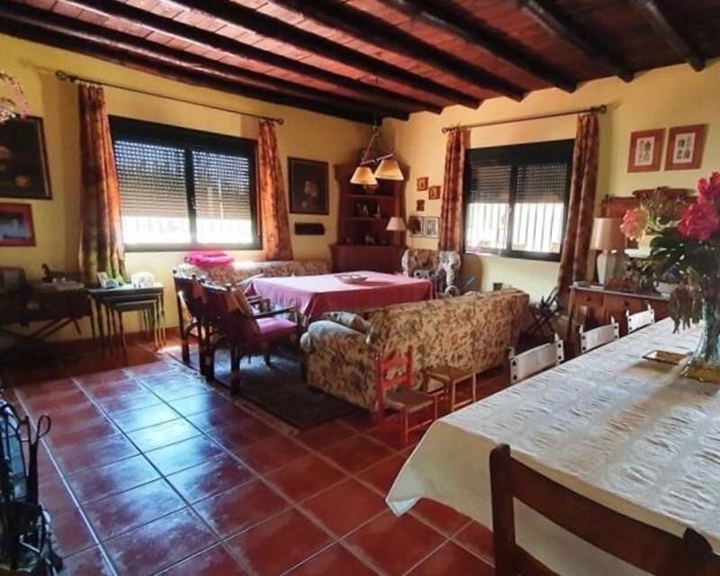 4 bedroom Country House for sale